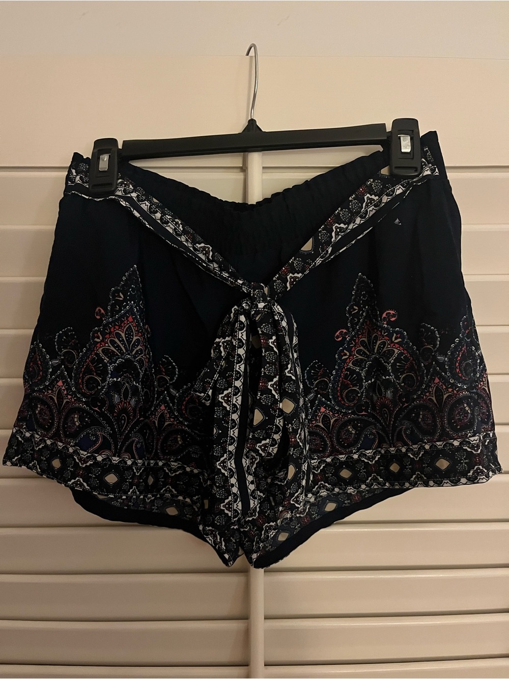 Sweet Wanderer navy print shorts